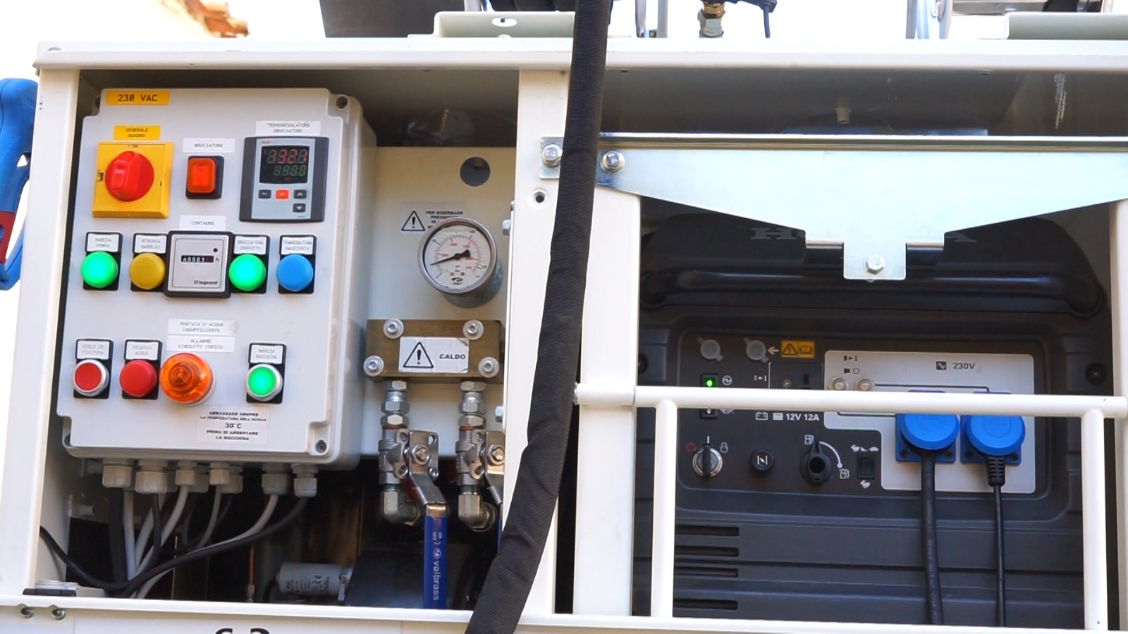 Operatore Biosarda durante diserbo a vapore