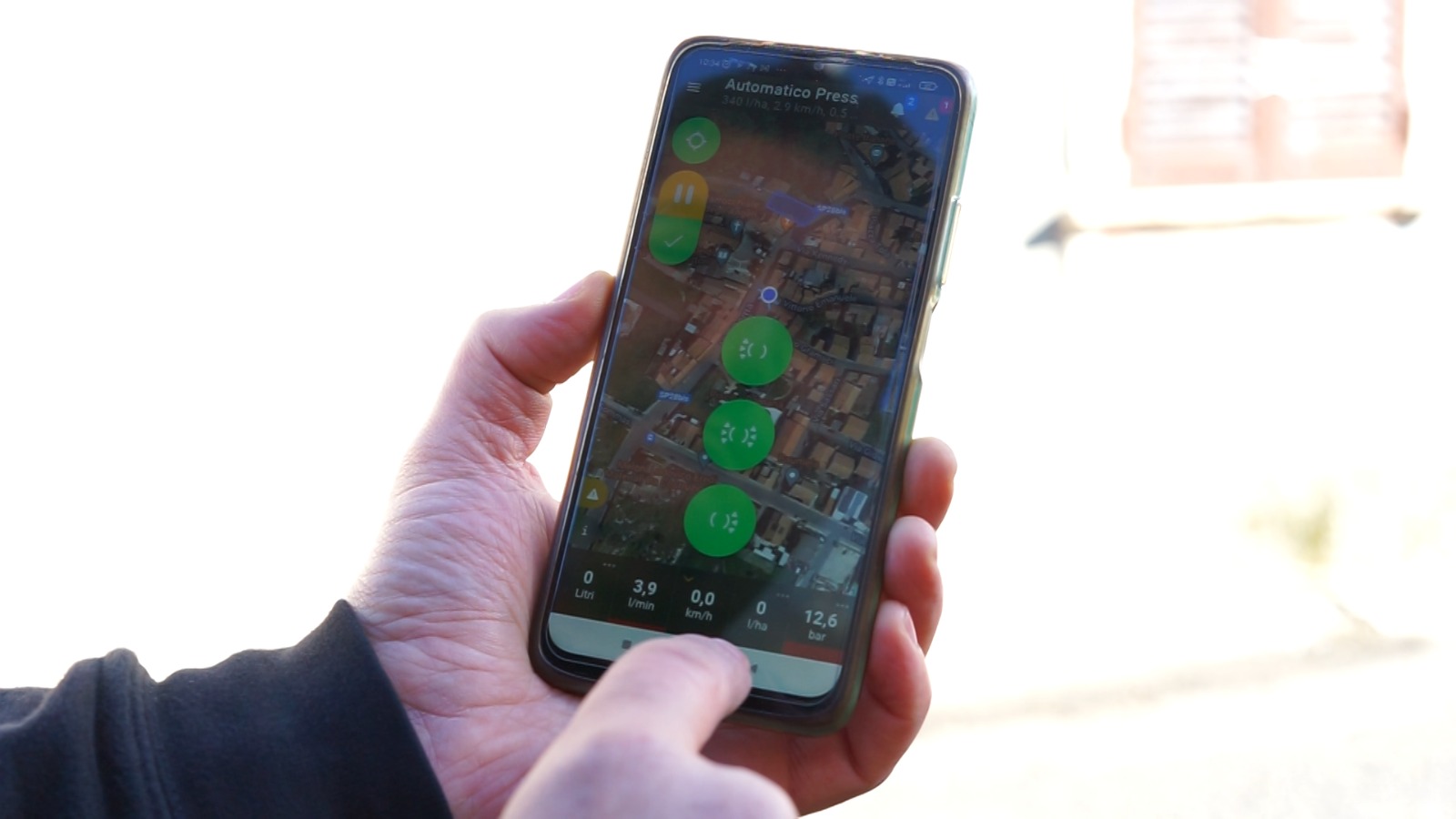 Diserbo ecologico a vapore su marciapiede